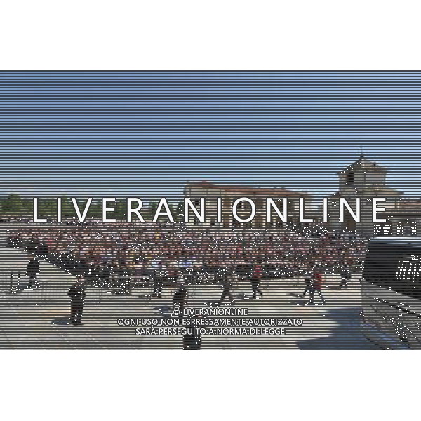 23-05-2010 Venaria Reale (To) Sport-Calcio Nazionale Italiana alla Reggia di Venaria Reale Nella foto: Tifosi in attesa dei giocatori ©Manuela Viganti/ALDO LIVERANI