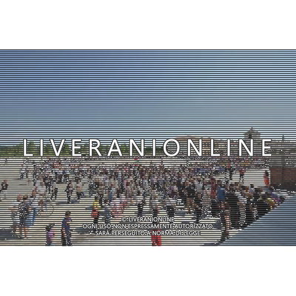 23-05-2010 Venaria Reale (To) Sport-Calcio Nazionale Italiana alla Reggia di Venaria Reale Nella foto: Tifosi in attesa dei giocatori ©Manuela Viganti/ALDO LIVERANI