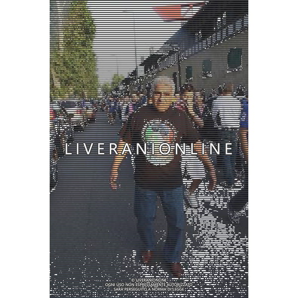 RITORNO A CASA DEI TIFOSI DELL\'INTER CALCIO DOPO LA FESTA ALLO STADIO MEAZZA DI SANSIRO A MILANO PER LA VINCITA DELLA CHAMPIONS LEAGUE CONTRO IL BAYERN MONACO A MADRID foto Antonio Sorano - Ag. Aldo Liverani sas