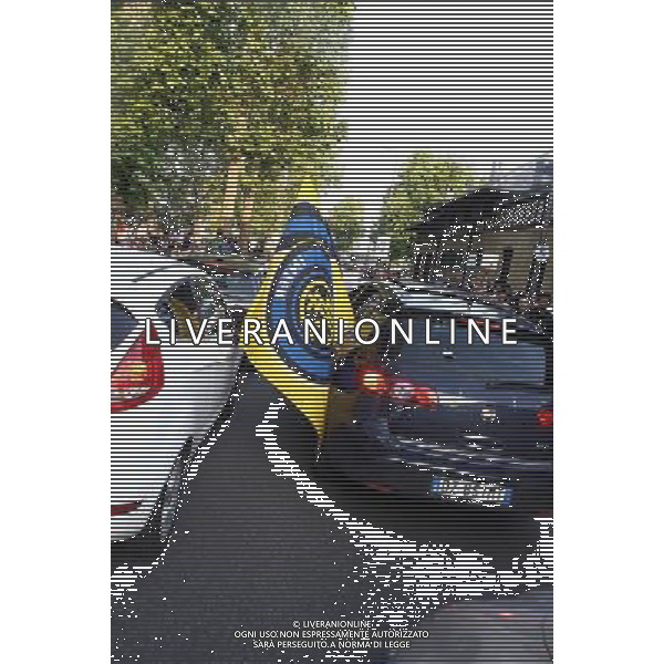 RITORNO A CASA DEI TIFOSI DELL\'INTER CALCIO DOPO LA FESTA ALLO STADIO MEAZZA DI SANSIRO A MILANO PER LA VINCITA DELLA CHAMPIONS LEAGUE CONTRO IL BAYERN MONACO A MADRID foto Antonio Sorano - Ag. Aldo Liverani sas