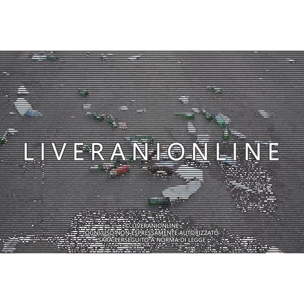 RITORNO A CASA DEI TIFOSI DELL\'INTER CALCIO DOPO LA FESTA ALLO STADIO MEAZZA DI SANSIRO A MILANO PER LA VINCITA DELLA CHAMPIONS LEAGUE CONTRO IL BAYERN MONACO A MADRID nella foto: spazzatura lasciata per terra foto Antonio Sorano - Ag. Aldo Liverani sas