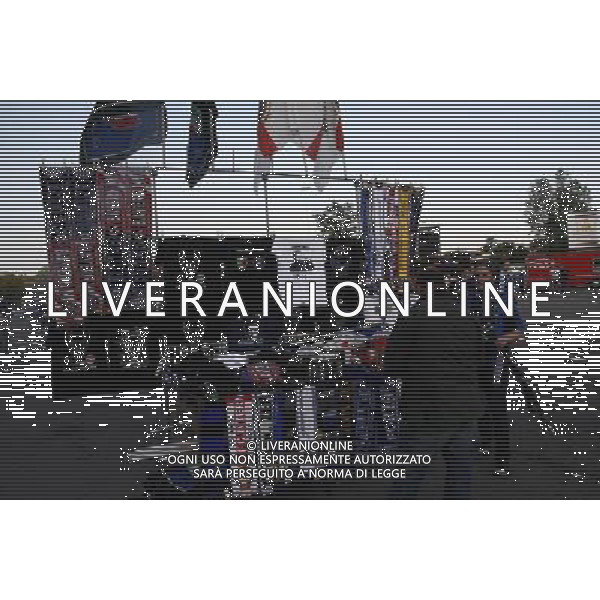 RITORNO A CASA DEI TIFOSI DELL\'INTER CALCIO DOPO LA FESTA ALLO STADIO MEAZZA DI SANSIRO A MILANO PER LA VINCITA DELLA CHAMPIONS LEAGUE CONTRO IL BAYERN MONACO A MADRID foto Antonio Sorano - Ag. Aldo Liverani sas