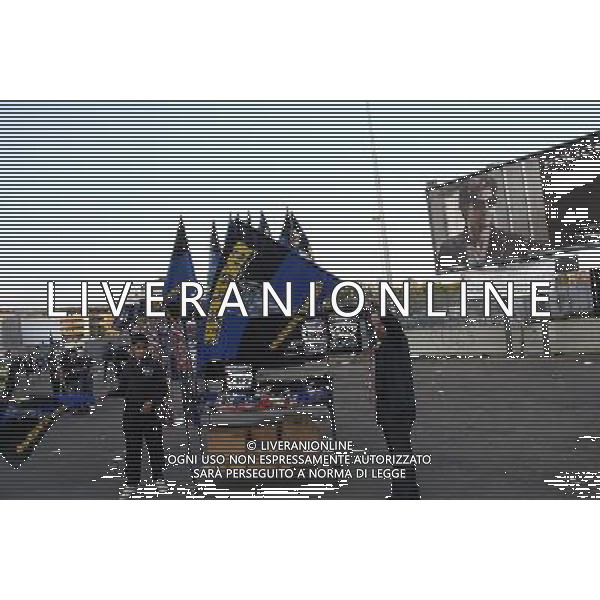 RITORNO A CASA DEI TIFOSI DELL\'INTER CALCIO DOPO LA FESTA ALLO STADIO MEAZZA DI SANSIRO A MILANO PER LA VINCITA DELLA CHAMPIONS LEAGUE CONTRO IL BAYERN MONACO A MADRID foto Antonio Sorano - Ag. Aldo Liverani sas