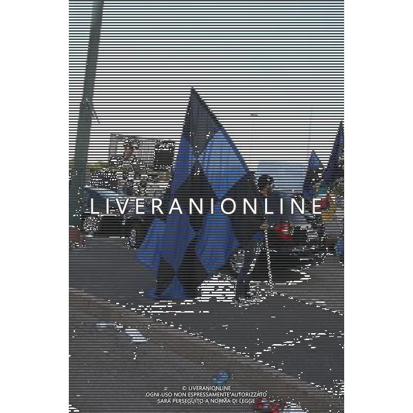 RITORNO A CASA DEI TIFOSI DELL\'INTER CALCIO DOPO LA FESTA ALLO STADIO MEAZZA DI SANSIRO A MILANO PER LA VINCITA DELLA CHAMPIONS LEAGUE CONTRO IL BAYERN MONACO A MADRID foto Antonio Sorano - Ag. Aldo Liverani sas