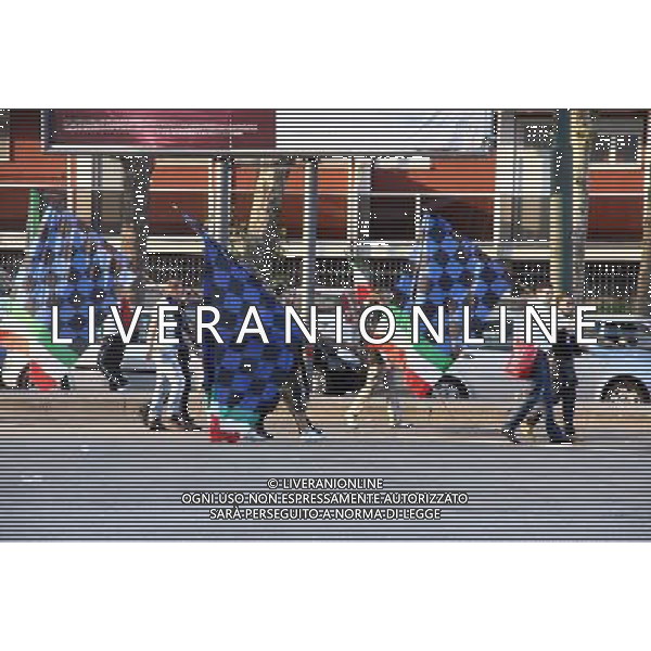 RITORNO A CASA DEI TIFOSI DELL\'INTER CALCIO DOPO LA FESTA ALLO STADIO MEAZZA DI SANSIRO A MILANO PER LA VINCITA DELLA CHAMPIONS LEAGUE CONTRO IL BAYERN MONACO A MADRID foto Antonio Sorano - Ag. Aldo Liverani sas