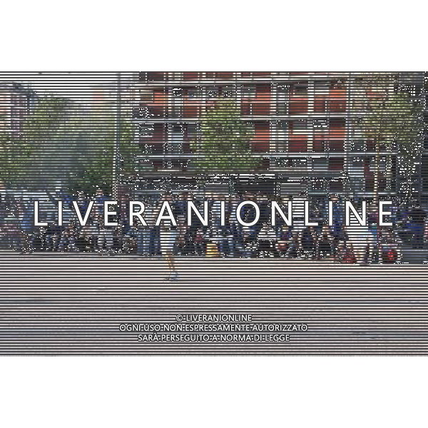 RITORNO A CASA DEI TIFOSI DELL\'INTER CALCIO DOPO LA FESTA ALLO STADIO MEAZZA DI SANSIRO A MILANO PER LA VINCITA DELLA CHAMPIONS LEAGUE CONTRO IL BAYERN MONACO A MADRID foto Antonio Sorano - Ag. Aldo Liverani sas