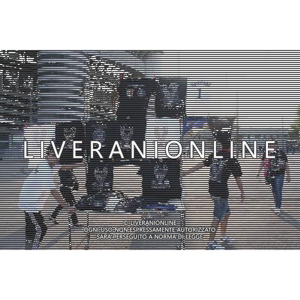 RITORNO A CASA DEI TIFOSI DELL\'INTER CALCIO DOPO LA FESTA ALLO STADIO MEAZZA DI SANSIRO A MILANO PER LA VINCITA DELLA CHAMPIONS LEAGUE CONTRO IL BAYERN MONACO A MADRID foto Antonio Sorano - Ag. Aldo Liverani sas