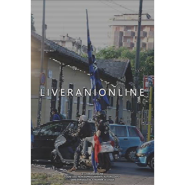 RITORNO A CASA DEI TIFOSI DELL\'INTER CALCIO DOPO LA FESTA ALLO STADIO MEAZZA DI SANSIRO A MILANO PER LA VINCITA DELLA CHAMPIONS LEAGUE CONTRO IL BAYERN MONACO A MADRID foto Antonio Sorano - Ag. Aldo Liverani sas