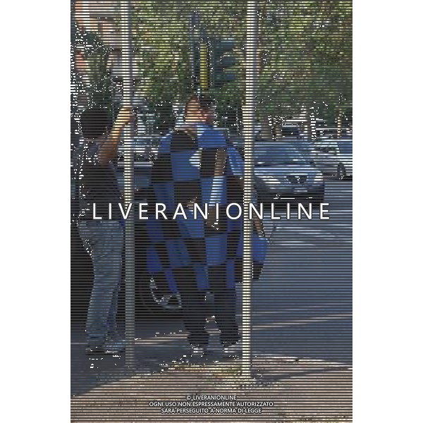 RITORNO A CASA DEI TIFOSI DELL\'INTER CALCIO DOPO LA FESTA ALLO STADIO MEAZZA DI SANSIRO A MILANO PER LA VINCITA DELLA CHAMPIONS LEAGUE CONTRO IL BAYERN MONACO A MADRID foto Antonio Sorano - Ag. Aldo Liverani sas