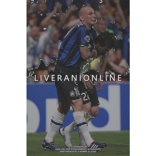 firo CALCIO SPORT Fu§ball Fussball 22.05.2010 Champions League Finale BAYERN MONACO INTER FC Bayern MŸnchen - Inter Mailand, 0:2 Champions League Sieger Inter Mailand nella foto esultanza cambiasso milito ph:firosportfoto/ALDO LIVERANI ITALY ONLY