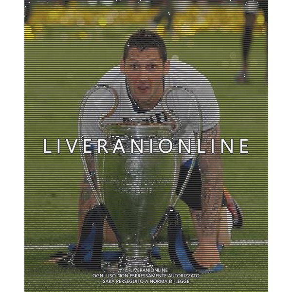 firo CALCIO SPORT Fu§ball Fussball 22.05.2010 Champions League Finale BAYERN MONACO INTER FC Bayern MŸnchen - Inter Mailand, 0:2 Champions League Sieger Inter Mailand nella foto esultanza marco materazzi coppa ph:firosportfoto/ALDO LIVERANI ITALY ONLY