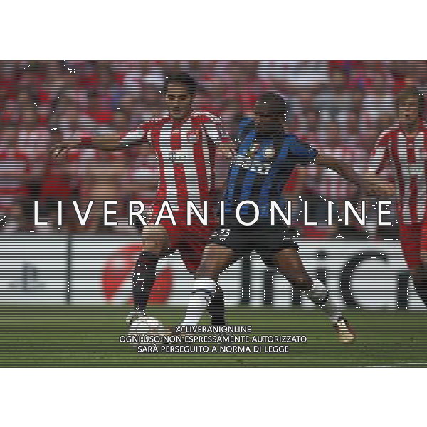 firo CALCIO SPORT Fu§ball Fussball 22.05.2010 Champions League Finale BAYERN MONACO INTER FC Bayern MŸnchen - Inter Mailand, 0:2 Champions League Sieger Inter Mailand nella foto Hamit Altintop Samuel Eto\'o ph:firosportfoto/ALDO LIVERANI ITALY ONLY