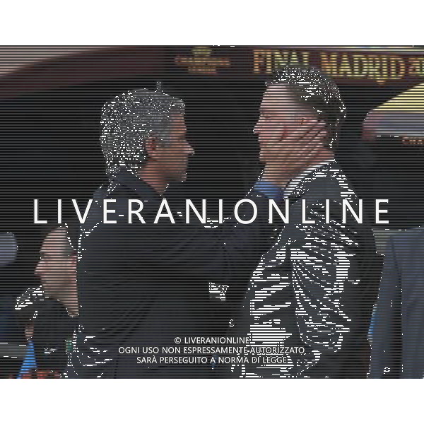 firo CALCIO SPORT Fu§ball Fussball 22.05.2010 Champions League Finale BAYERN MONACO INTER FC Bayern MŸnchen - Inter Mailand, 0:2 Champions League Sieger Inter Mailand nella foto delusione Louis van Gaal e eultanza jose\' mourinho ph:firosportfoto/ALDO LIVERANI ITALY ONLY