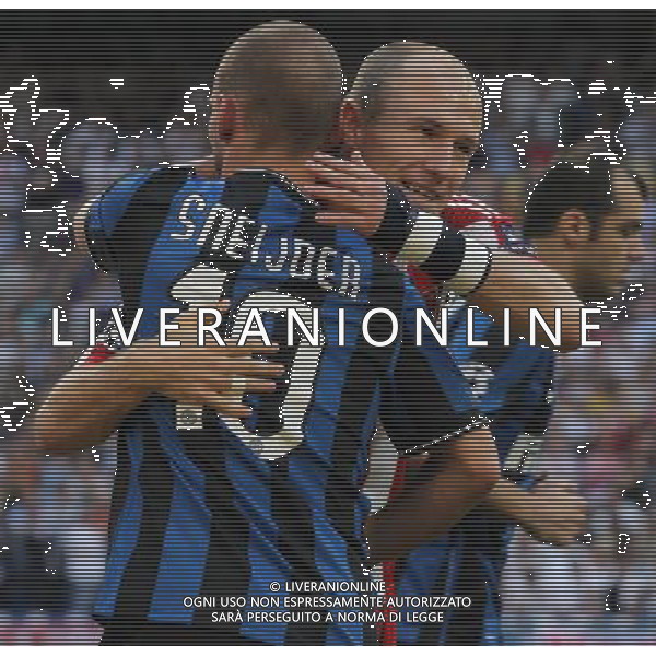 firo CALCIO SPORT Fu§ball Fussball 22.05.2010 Champions League Finale BAYERN MONACO INTER FC Bayern MŸnchen - Inter Mailand, 0:2 Champions League Sieger Inter Mailand nella foto ARJEN ROBBEN - WESLEY SNEIJDER ph:firosportfoto/ALDO LIVERANI ITALY ONLY