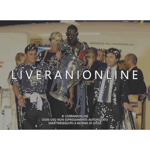 MALPENSA (VA) 23/5/2010 AEROPORTO DI MALPENSA TERMINAL 2 IL RIENTRO DELLA SQUADRA DELL\' INTER DOPO LA CONQUISTA DELLA COPPA DELLA CHAMPIONS LEAGUE NELLA FOTO FOTO ROMANO/AG ALDO LIVERANI