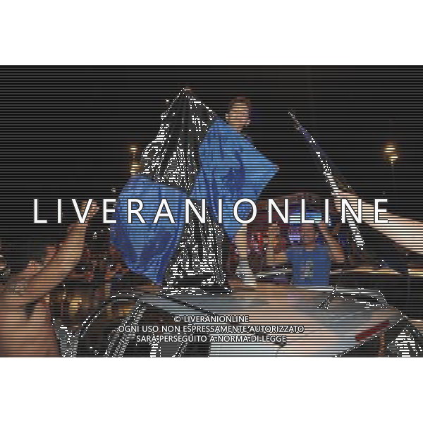 MILANO 22/5/2010 TIFOSI DELL\' INTER FESTEGGIANO IN PIAZZA CASTELLO FOTO ROMANO/AG ALDO LIVERANI