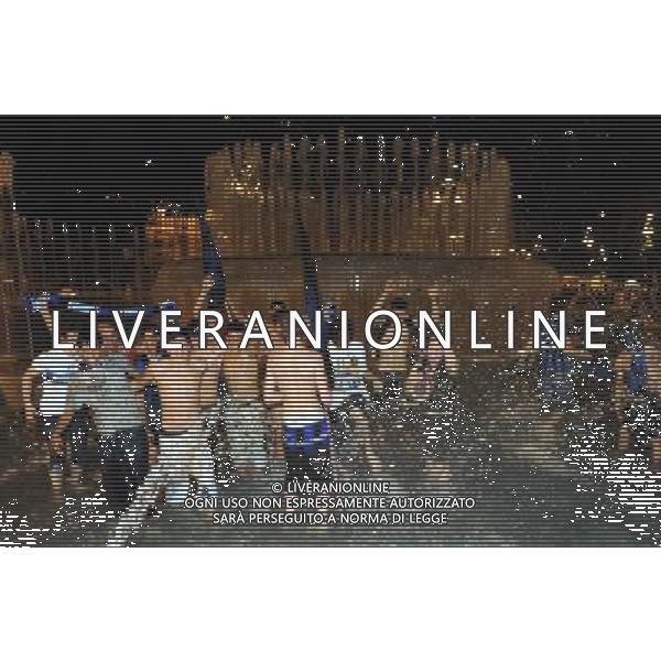 MILANO 22/5/2010 TIFOSI DELL\' INTER FESTEGGIANO IN PIAZZA CASTELLO FOTO ROMANO/AG ALDO LIVERANI