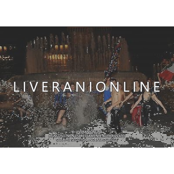 MILANO 22/5/2010 TIFOSI DELL\' INTER FESTEGGIANO IN PIAZZA CASTELLO FOTO ROMANO/AG ALDO LIVERANI