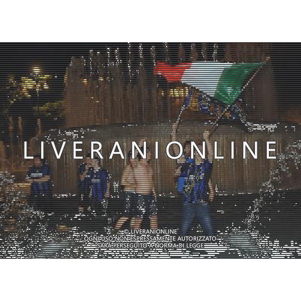 MILANO 22/5/2010 TIFOSI DELL\' INTER FESTEGGIANO IN PIAZZA CASTELLO FOTO ROMANO/AG ALDO LIVERANI