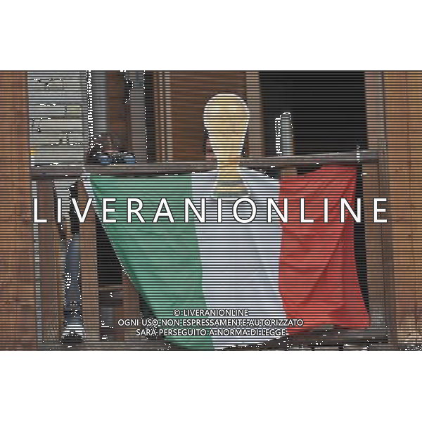 Sestriere 30-05-2010 Preparazione Nazionale Italiana Amichevole Nazionale Italiana Nella Foto: Tifosi sul balcone AG ALDO LIVERANI