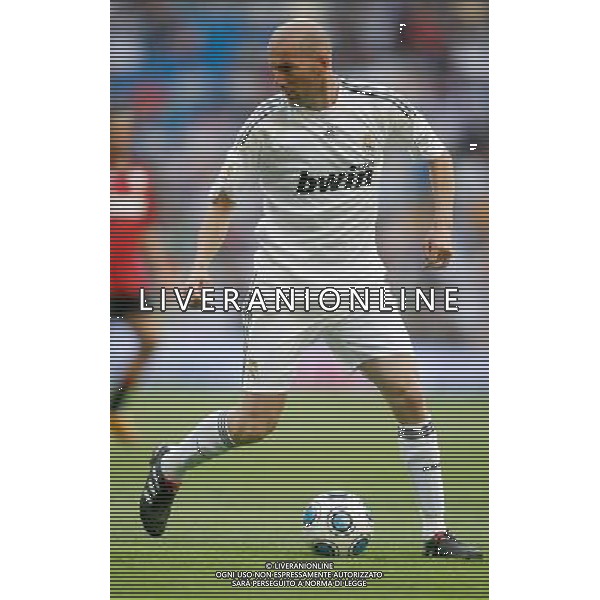 Real Madrid\'s Zinedine Zidane during corazon classic friendly veterans match. May 30, 2010. Photo: Alvaro / Alter / ALFAQUI ©AG . ALDO LIVERANI SAS ONLY ITALY