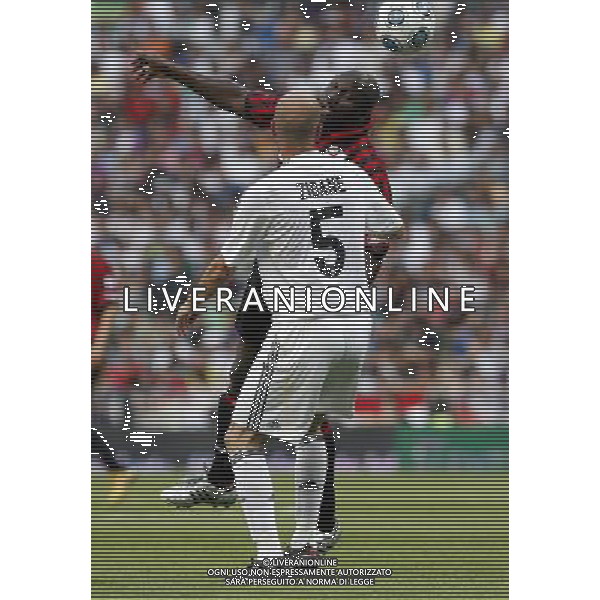 Madrid (30/05/10).- Estadio Santiago Bernabeu. Corazon Classic Match 2010 Real Madrid Veteranos 4- Milan Glorie 3 George Weah y Zinedine Zidane. Photo: Alex Cid-Fuentes/ ALFAQUI ©AG . ALDO LIVERANI SAS ONLY ITALY