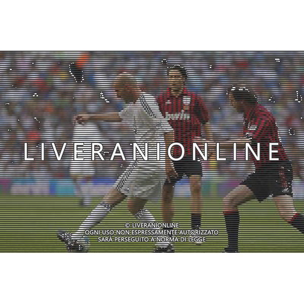 Madrid (30/05/10).- Estadio Santiago Bernabeu. Corazon Classic Match 2010 Real Madrid Veteranos 4- Milan Glorie 3 Zinedine Zidane. Photo: Alex Cid-Fuentes/ ALFAQUI ©AG . ALDO LIVERANI SAS ONLY ITALY