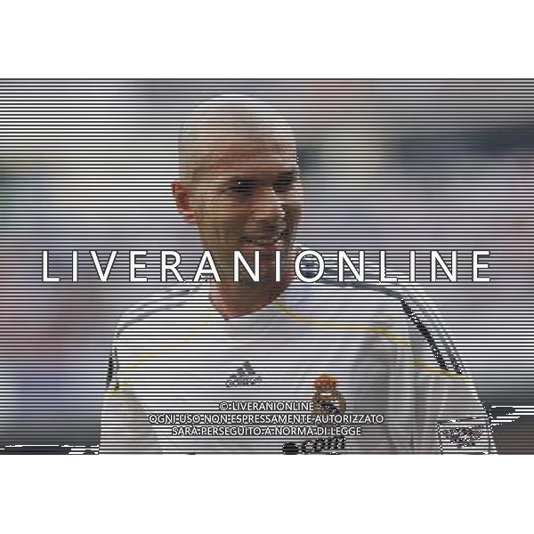Madrid (30/05/10).- Estadio Santiago Bernabeu. Corazon Classic Match 2010 Real Madrid Veteranos 4- Milan Glorie 3 Zinedine Zidane. Photo: Alex Cid-Fuentes/ ALFAQUI ©AG . ALDO LIVERANI SAS ONLY ITALY