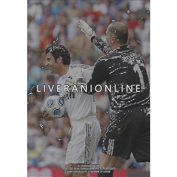 Madrid (30/05/10).- Estadio Santiago Bernabeu. Corazon Classic Match 2010 Real Madrid Veteranos 4- Milan Glorie 3 Luis Figo y Sebastiano Rossi. Photo: Alex Cid-Fuentes/ ALFAQUI ©AG . ALDO LIVERANI SAS ONLY ITALY