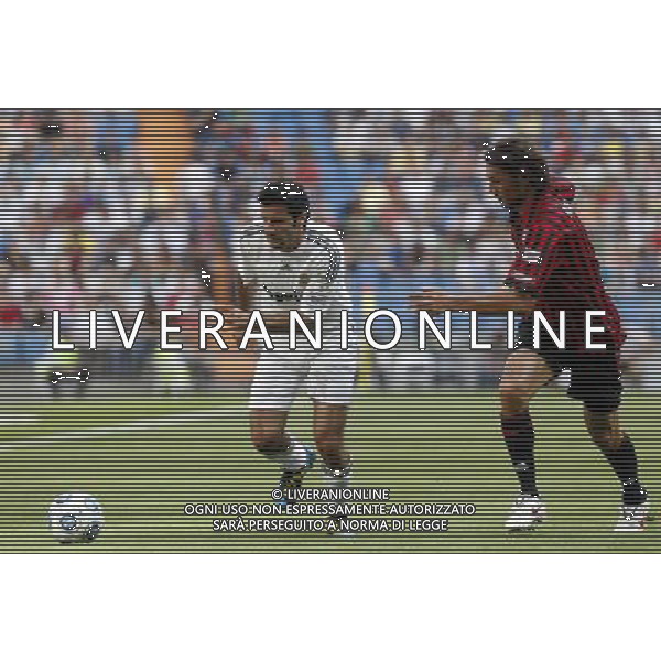 Madrid (30/05/10).- Estadio Santiago Bernabeu. Corazon Classic Match 2010 Real Madrid Veteranos 4- Milan Glorie 3 Luis Figo y Paolo Maldini. Photo: Alex Cid-Fuentes/ ALFAQUI ©AG . ALDO LIVERANI SAS ONLY ITALY