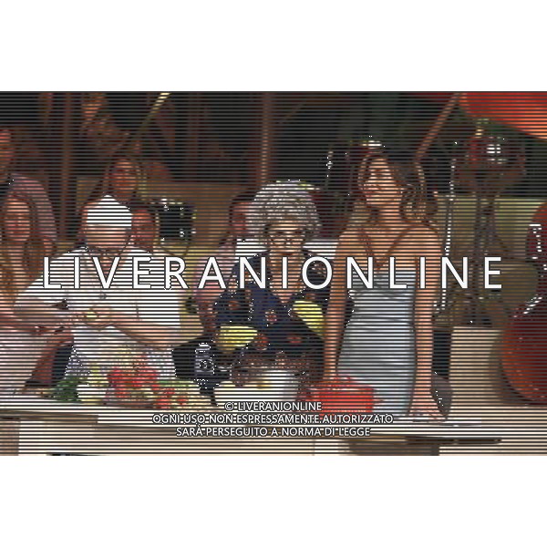 TRASMISSIONE TV: \' STIAMO TUTTI BENE\' nella foto: ROSALIA PORCARO - BELEN RODRIGUEZ foto Antonio Sorano - Ag. Aldo Liverani sas