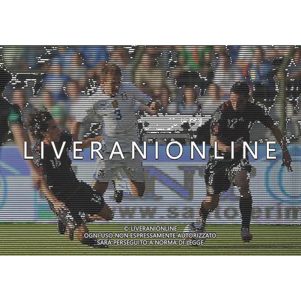 (100604) -- BRUSSELS, June 4, 2010 () -- Italian player Domenico Criscito (C) vies with Mexican players Efrian Juarez (L) and Paul Aguilar during their international friendly soccer match in Brussels, capital of Belgium, June 3, 2010. Mexico won 2-1. (/Wu Wei)(wll) - Xinhua/Photoshot - Ag. Aldo Liverani sas ITALY ONLY AMICHEVOLE CALCIO ITALIA vs MESSICO A BRUXELLES