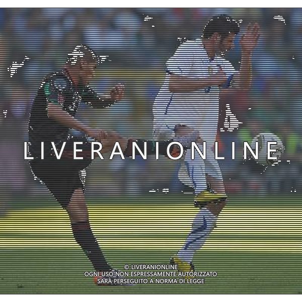 (100604) -- BRUSSELS, June 4, 2010 () -- Carlos Salcido (L) of Mexico vies with Italian player Vincenzo Iaquinta during their international friendly soccer match in Brussels, capital of Belgium, June 3, 2010. Mexico won 2-1. (/Wu Wei)(wll) - Xinhua/Photoshot - Ag. Aldo Liverani sas ITALY ONLY AMICHEVOLE CALCIO ITALIA vs MESSICO A BRUXELLES