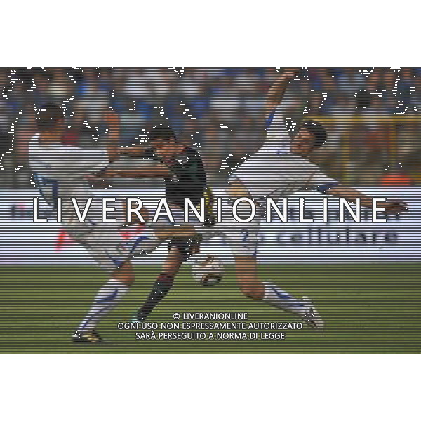 (100604) -- BRUSSELS, June 4, 2010 () -- Pablo Barrera (C) of Mexico shoots during the international friendly soccer match against Italy in Brussels, capital of Belgium, June 3, 2010. Mexico won 2-1. (/Wu Wei)(wll) - Xinhua/Photoshot - Ag. Aldo Liverani sas ITALY ONLY AMICHEVOLE CALCIO ITALIA vs MESSICO A BRUXELLES