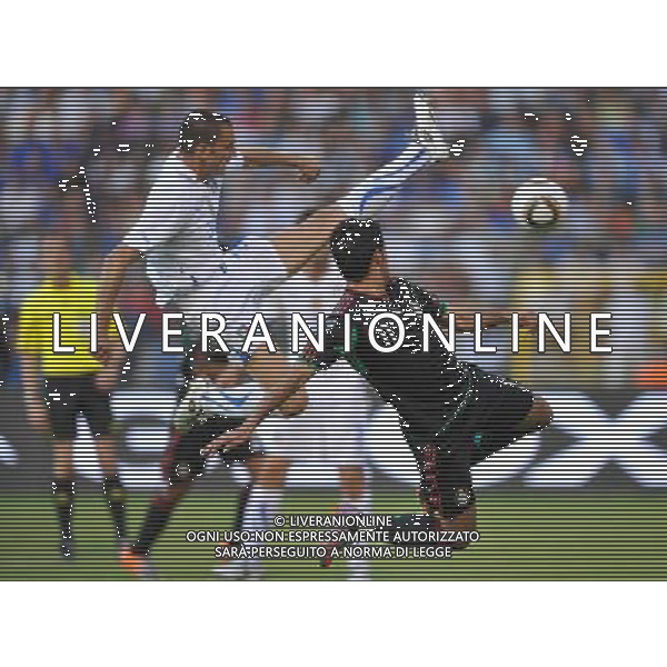 (100604) -- BRUSSELS, June 4, 2010 () -- Carlos Vela (R) of Mexico vies with Italian player Leonardo Bonucci during their international friendly soccer match in Brussels, capital of Belgium, June 3, 2010. Mexico won 2-1. (/Wu Wei)(wll) - Xinhua/Photoshot - Ag. Aldo Liverani sas ITALY ONLY AMICHEVOLE CALCIO ITALIA vs MESSICO A BRUXELLES