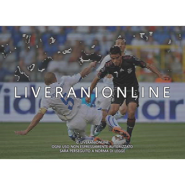 (100604) -- BRUSSELS, June 4, 2010 () -- Pablo Barrera (R) of Mexico vies with Italian player Fabio Cannavaro during their international friendly soccer match in Brussels, capital of Belgium, June 3, 2010. Mexico won 2-1. (/Wu Wei)(wll) - Xinhua/Photoshot - Ag. Aldo Liverani sas ITALY ONLY AMICHEVOLE CALCIO ITALIA vs MESSICO A BRUXELLES