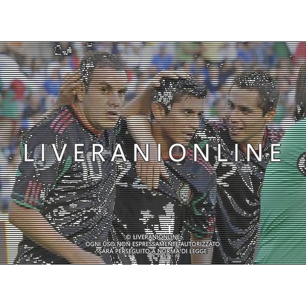 (100604) -- BRUSSELS, June 4, 2010 () -- Alberto Medina (C) of Mexico celebrates with his teammates Cuauhtemoc Blanco (L)and Paul Aguilar after scoring during their international friendly soccer match in Brussels, capital of Belgium, June 3, 2010. Mexico won 2-1. (/Wu Wei)(wll) - Xinhua/Photoshot - Ag. Aldo Liverani sas ITALY ONLY AMICHEVOLE CALCIO ITALIA vs MESSICO A BRUXELLES
