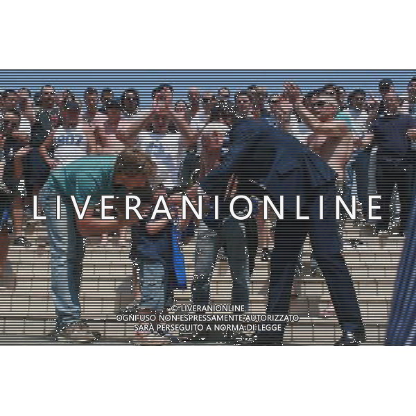 BERGAMO05/06/2010 PRESENTAZIONE DEL NUOVO PRESIDENTE ATALANTA CALCIO ANTONIO PERCASSI NELLA FOTO ANTONIO PERCASSI PRESIDENTE ATALANTA CALCIO SALUTA I TIFOSI AG ALDO LIVERANI