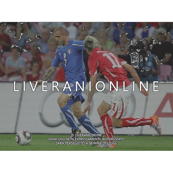 Svizzera - Italia Amichevole Nazionale Pre-mondiale a Ginevra 05/06/2010 nella foto simone pepe e behrami ©Luzzani/Agenzia Aldo Liverani Sas