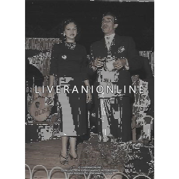 GIORNALISTA ANNI \'50 CON TACCUINO © ARCHIVIO GIOVANNI LIVERANI - AG. ALDO LIVERANI SAS
