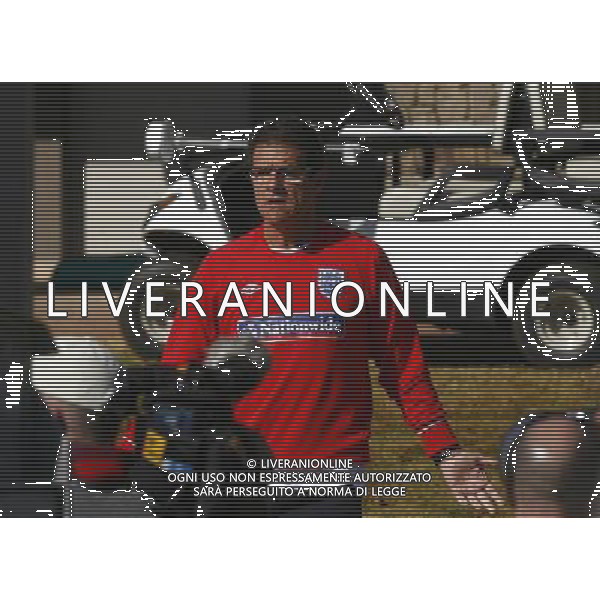 England Manager, Fabio Capello argues with photographers as they take pictures through the treatment room window, England Open training session, FIFA World Cup 2010, Royal Bafokeng Sports Campus, Rustenburg, South Africa, Date 09062010 Picture by Marc Atkins Mobile +27 8200 97621 (IPS PHOTO AGENCY) /Agenzia Aldo Liverani Sas - ITALY ONLY - ALLENAMENTO PRE-MONDIALI DELLA NAZIONALE DELL\'INGHILTERRA NEL RITIRO DI RUSTENBURG IN SUD AFRICA 09/05/2010