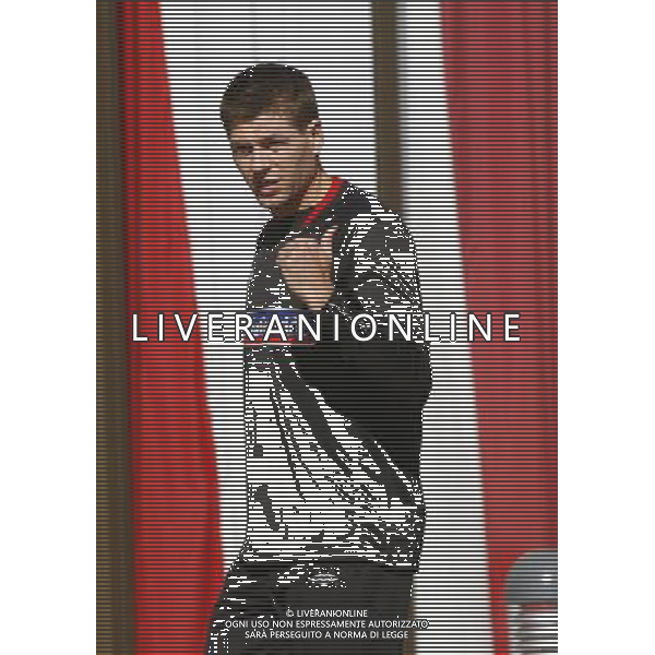 Steven Gerrard of England arrives for training, England Open training session, FIFA World Cup 2010, Royal Bafokeng Sports Campus, Rustenburg, South Africa, Date 09062010 Picture by Marc Atkins Mobile +27 8200 97621 (IPS PHOTO AGENCY) /Agenzia Aldo Liverani Sas - ITALY ONLY - ALLENAMENTO PRE-MONDIALI DELLA NAZIONALE DELL\'INGHILTERRA NEL RITIRO DI RUSTENBURG IN SUD AFRICA 09/05/2010