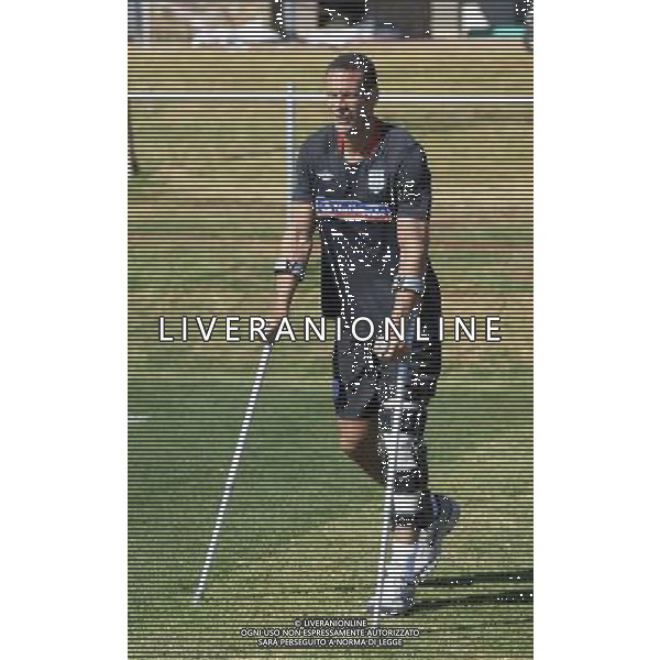 The injured Rio Ferdinand arrives the watch training, England Open training session, FIFA World Cup 2010, Royal Bafokeng Sports Campus, Rustenburg, South Africa, Date 09062010 Picture by Marc Atkins Mobile +27 8200 97621 (IPS PHOTO AGENCY) /Agenzia Aldo Liverani Sas - ITALY ONLY - ALLENAMENTO PRE-MONDIALI DELLA NAZIONALE DELL\'INGHILTERRA NEL RITIRO DI RUSTENBURG IN SUD AFRICA 09/05/2010 - RIO FERDINAND INFORTUNATO ALLA GAMBA