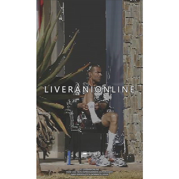 Ashley Cole prepares for training, England Open training session, FIFA World Cup 2010, Royal Bafokeng Sports Campus, Rustenburg, South Africa, Date 09062010 Picture by Marc Atkins Mobile +27 8200 97621 (IPS PHOTO AGENCY) /Agenzia Aldo Liverani Sas - ITALY ONLY - ALLENAMENTO PRE-MONDIALI DELLA NAZIONALE DELL\'INGHILTERRA NEL RITIRO DI RUSTENBURG IN SUD AFRICA 09/05/2010