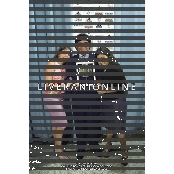 PREMIO FIFA 2001 NELLA FOTO DIEGO ARMANDO MARADONA CON LE FIGLIE - LA FIGLIA DALMA E GIANNINA AGENZIA ALDO LIVERANI