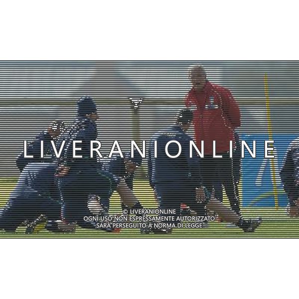 Campionati Mondiali Sud Africa 2010 Irene-Johannesburg - 10.06.2010 Allenamento e Coferenza Stampa Nazionale Italiana Nella Foto: marcello Lippi parla ai giocatori /Ph.Vitez-Ag. Aldo Liverani