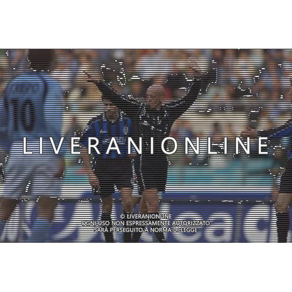 ROMA, 14/10/2000 LAZIO-PERUGIA UNA CURIOSA IMMAGINE DI PIERLUIGI COLLINA FOTO ALDO LIVERANI