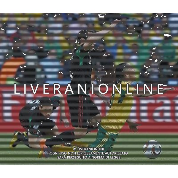 Fifa World Cup Sud Africa 2010 Match #1 Johannesburg (Soccer City Stadium) - 11.06.2010 Sud Africa-Messico Nella Foto:pienaar-torrado /Ph.Vitez-Ag. Aldo Liverani