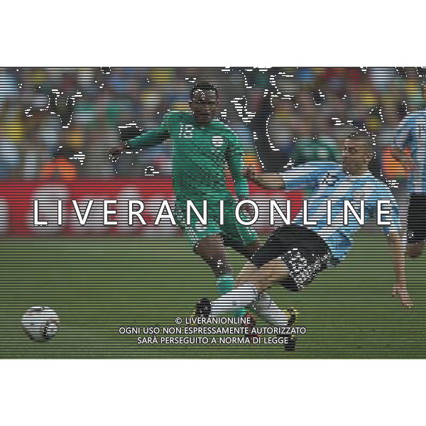 12/06/2010 CAMPIONATO DEL MONDO SUD AFRICA 2010 GARA 3 ARGENTINA-NIGERIA NELLA FOTO Victor OBINNA -Walter SAMUEL AG FIROFOTO-AG ALDOL IVERANI-ONLY ITALY