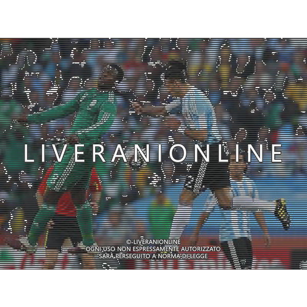12/06/2010 CAMPIONATO DEL MONDO SUD AFRICA 2010 GARA 3 ARGENTINA-NIGERIA NELLA FOTO Yakubu AYEGBENI -Martin DEMICHELIS AG FIROFOTO-AG ALDOL IVERANI-ONLY ITALY